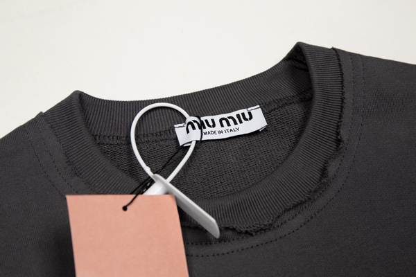 ブランドパーカー側面デザイン